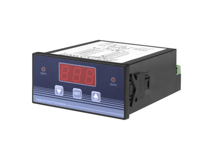 Digital controllers with 1 output 0…10 V and 1 relay output